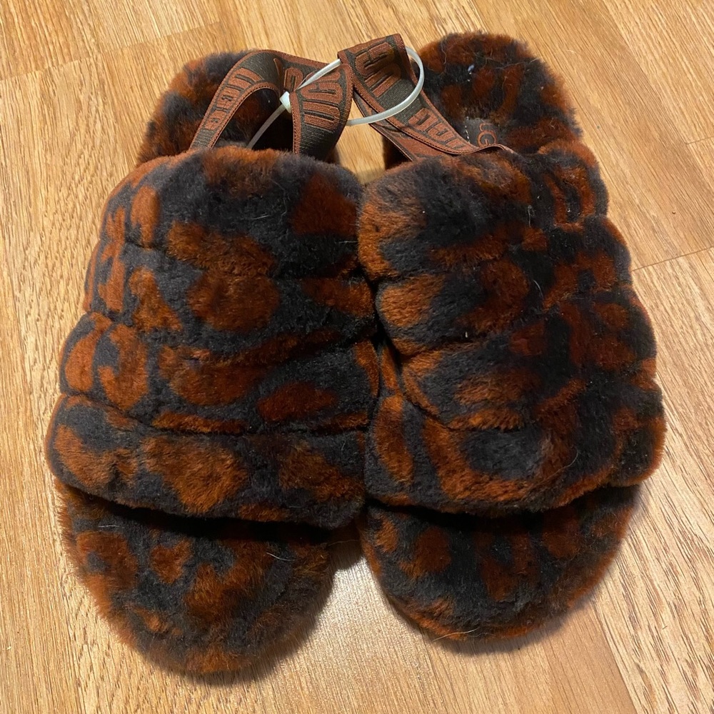 Women’s UGG fluff yea slide. New no box.